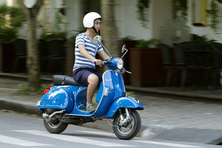 Vespa PX tái sinh tại Việt Nam - 17 Lốp phụ và ắcquy thường