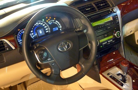 Toyota Camry thế hệ mới có giá bán từ 982 triệu đồng - 7 Bố trí khoang lái
