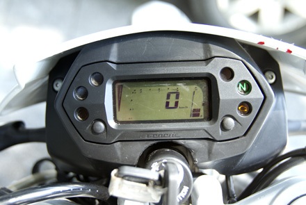 Generic TR125 SM - Cào cào “diện” phố