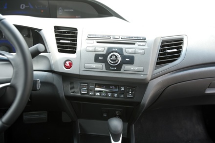 Honda Civic 2012 - Lột xác - 11 Bảng điều hiển hướng về người lái