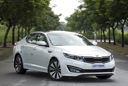 Optima 2012 chen chân vào phân khúc sedan hạng trung - 10 Optima 2012 chen chân vào phân khúc sedan hạng trung
