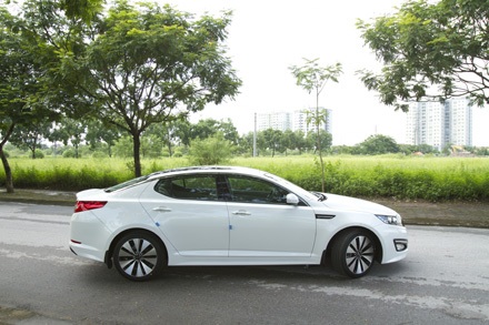 Optima 2012 chen chân vào phân khúc sedan hạng trung - 4 Optima 2012 chen chân vào phân khúc sedan hạng trung