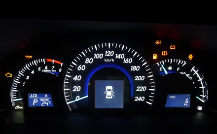 Camry thế hệ thứ 7 tại Việt Nam - Thay đổi để phù hợp - 12 Bố trí bảng đồng hồ chính