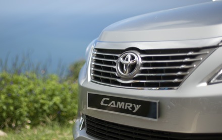 Camry thế hệ thứ 7 tại Việt Nam - Thay đổi để phù hợp - 7 Trọng lượng không tải 1.445 - 1.480kg, độ cao gầm xe 160mm, bán kính vòng quay tối thiểu 5,5m