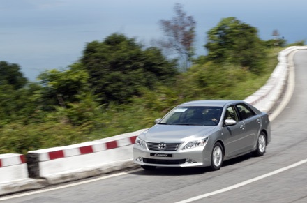 Camry thế hệ thứ 7 tại Việt Nam - Thay đổi để phù hợp - 2 Camry mới có kích thước 4.825 x 1.825 x 1.470mm (dài rộng, cao)