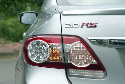 Xe Toyota Corolla Altis 2.0 RS tại Việt Nam có gì? - 4 Xe Toyota Corolla Altis 2.0 RS tại Việt Nam có gì?