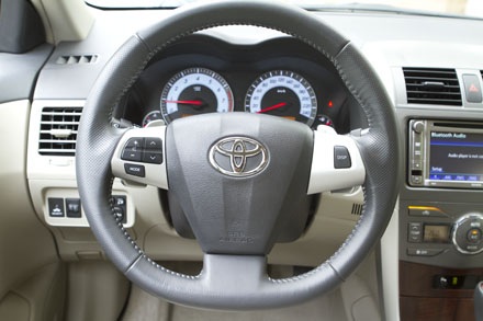 Xe Toyota Corolla Altis 2.0 RS tại Việt Nam có gì? - 12 Thông số kỹ thuật của xe Toyota Altis RS: