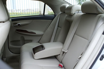 Xe Toyota Corolla Altis 2.0 RS tại Việt Nam có gì? - 15 Thông số kỹ thuật của xe Toyota Altis RS: