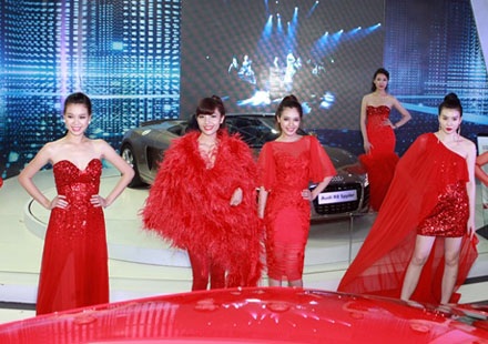 Mỹ nhân đốt nóng Vietnam Motorshow 2012 - 2 Như Ý