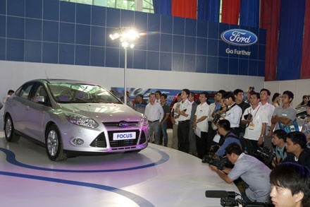 Khai mạc Vietnam Motorshow 2012: Đông vui nhất từ trước đến nay