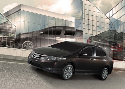 Honda City - Thêm cạnh tranh ở phân khúc hạng B - 5 Ở phía sau xe, bộ đèn hậu cũng được thiết kế lại, mở rộng đến cạnh của