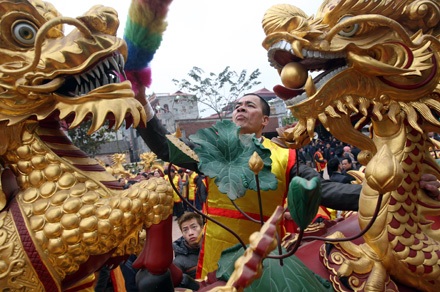 Hãy là “siêu nhân” để chơi hội làng Đồng Kỵ - 7 Hãy là “siêu nhân” để chơi hội làng Đồng Kỵ - 7
