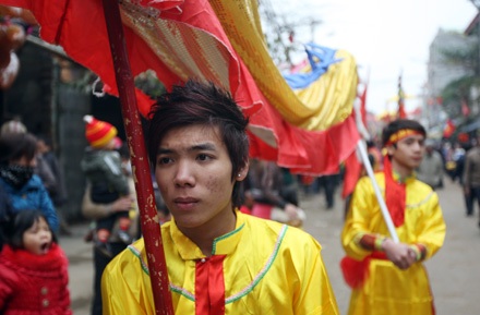 Hãy là “siêu nhân” để chơi hội làng Đồng Kỵ - 13 Hãy là “siêu nhân” để chơi hội làng Đồng Kỵ - 13