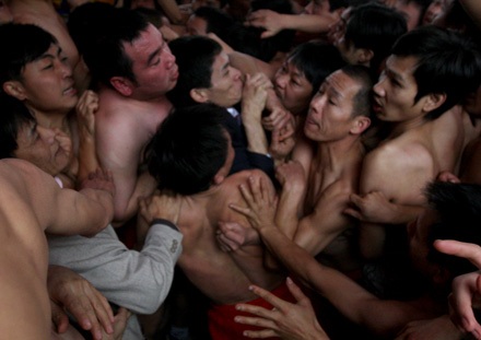 Hãy là “siêu nhân” để chơi hội làng Đồng Kỵ - 20 Hãy là “siêu nhân” để chơi hội làng Đồng Kỵ - 20