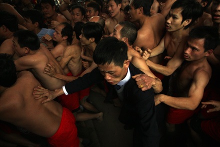 Hãy là “siêu nhân” để chơi hội làng Đồng Kỵ - 21 Hãy là “siêu nhân” để chơi hội làng Đồng Kỵ - 21