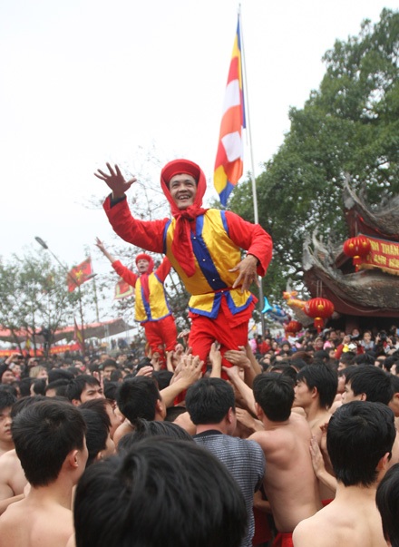 Hãy là “siêu nhân” để chơi hội làng Đồng Kỵ - 29 Hãy là “siêu nhân” để chơi hội làng Đồng Kỵ - 29