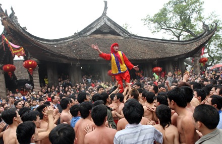 Hãy là “siêu nhân” để chơi hội làng Đồng Kỵ - 30 Hãy là “siêu nhân” để chơi hội làng Đồng Kỵ - 30