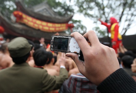 Hãy là “siêu nhân” để chơi hội làng Đồng Kỵ - 34 Hãy là “siêu nhân” để chơi hội làng Đồng Kỵ - 34