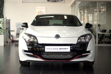 Mégane - Điều bất ngờ của Renault tại Việt Nam - 11 Gương chiếu hậu có tích hợp đèn báo rẽ và điều chỉnh bằng điện