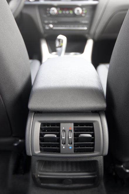 BMW X3 mới tại Việt Nam có gì? - 19 BMW X3 mới vẫn được trang bị cửa gió cho hàng ghế thứ hai