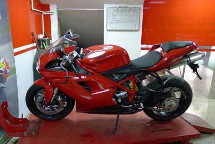 Ducati đưa xe 848 EVO 2013 về Việt Nam - 2 Ducati đưa xe 848 EVO 2013 về Việt Nam