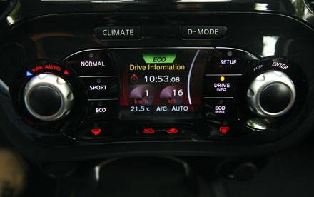 Nissan Juke - Đắt và cá tính - 5 ... và một màn hình màu sắc như Disney