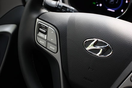 Hyundai SantaFe 2013 - Thay đổi diện mạo - 25 Sự thống nhất của thiết kế hình lục lăng ở nội/ngoại thất