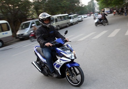 Yamaha Nouvo GP phun xăng điện tử tiêu thụ nhiên liệu ra sao? - 19 Hiện tại, Nouvo GP có giá bán xuất xưởng 37,2 triệu đồng đã bao gồm thuế GTGT.