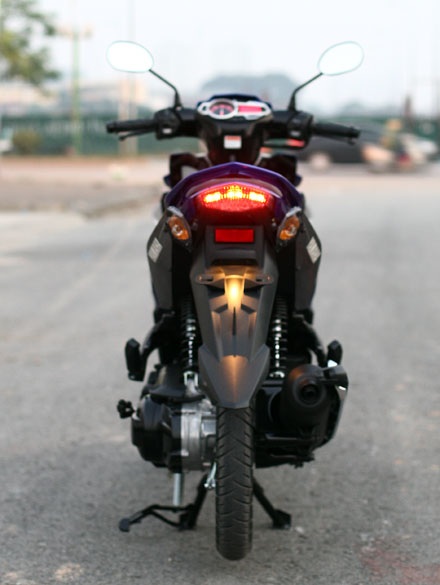 Yamaha Nouvo GP phun xăng điện tử tiêu thụ nhiên liệu ra sao? - 8 Hiện tại, Nouvo GP có giá bán xuất xưởng 37,2 triệu đồng đã bao gồm thuế GTGT.
