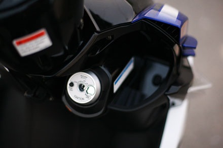 Yamaha Nouvo GP phun xăng điện tử tiêu thụ nhiên liệu ra sao? - 12 Hiện tại, Nouvo GP có giá bán xuất xưởng 37,2 triệu đồng đã bao gồm thuế GTGT.