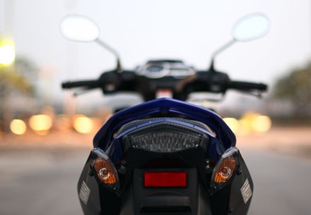 Yamaha Nouvo GP phun xăng điện tử tiêu thụ nhiên liệu ra sao? - 15 Hiện tại, Nouvo GP có giá bán xuất xưởng 37,2 triệu đồng đã bao gồm thuế GTGT.