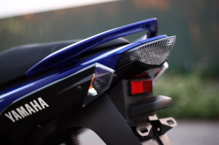 Yamaha Nouvo GP phun xăng điện tử tiêu thụ nhiên liệu ra sao? - 16 Hiện tại, Nouvo GP có giá bán xuất xưởng 37,2 triệu đồng đã bao gồm thuế GTGT.