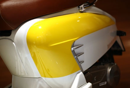 Xe Lambretta LN 125 lắp ráp trong nước chính thức ra mắt - 11 Thiết kế cánh chim đặc trưng