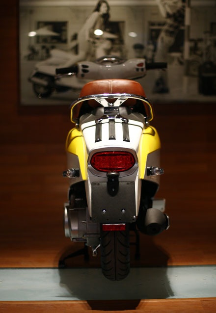 Xe Lambretta LN 125 lắp ráp trong nước chính thức ra mắt - 18 Thiết kế đuôi xe không có thêm sự khác biệt nào