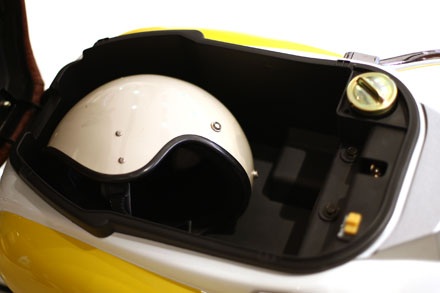 Xe Lambretta LN 125 lắp ráp trong nước chính thức ra mắt - 17 Cốp xe Lambretta lắp ráp trong nước có thể tích lớn hơn hẳn bản nhập khẩu nguyên chiếc