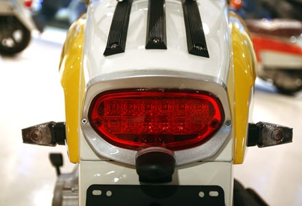 Xe Lambretta LN 125 lắp ráp trong nước chính thức ra mắt - 19 Đèn led hiện diện tại đèn hậu phía sau