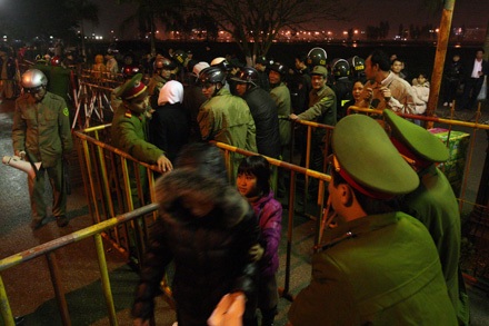 7h sáng hôm nay phát Ấn đền Trần - 2