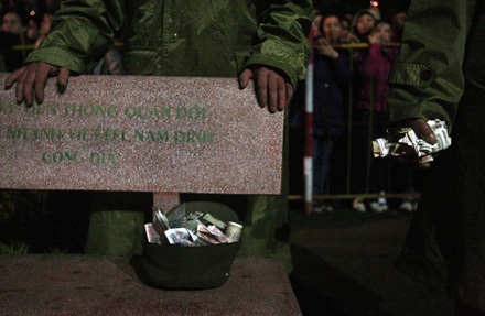 7h sáng hôm nay phát Ấn đền Trần - 11