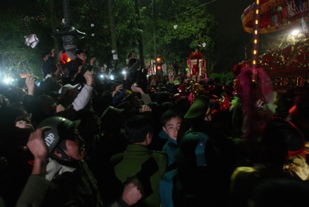 7h sáng hôm nay phát Ấn đền Trần - 9