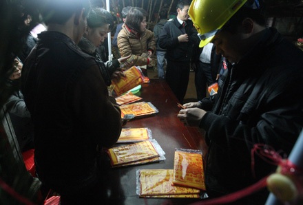 7h sáng hôm nay phát Ấn đền Trần - 14