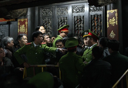 7h sáng hôm nay phát Ấn đền Trần - 15