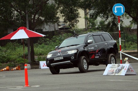 Mitsubishi ra mắt xe Pajero Sport bản máy xăng - 2 Mitsubishi ra mắt xe Pajero Sport bản máy xăng