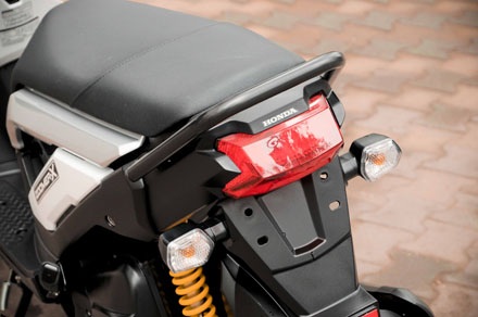 Xe Honda Zoomer-X có giá 68 triệu đồng tại Việt Nam - 5 Kích thước, thiết kế đèn hậu, đèn báo rẽ cũng thay đổi