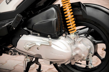 Xe Honda Zoomer-X có giá 68 triệu đồng tại Việt Nam - 10 Sự tương đồng đầy bất ngờ với động cơ 110cc của Air Blade từng có mặt tại Việt Nam