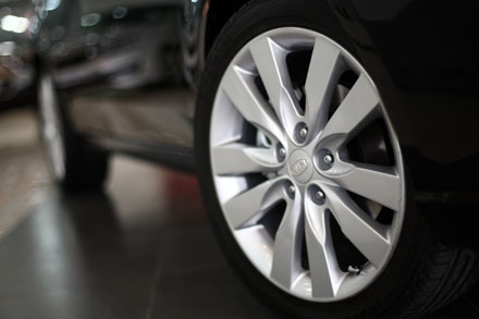 Trường Hải làm mới KIA Forte - 7 Bộ lốp kích thước 215/45-17