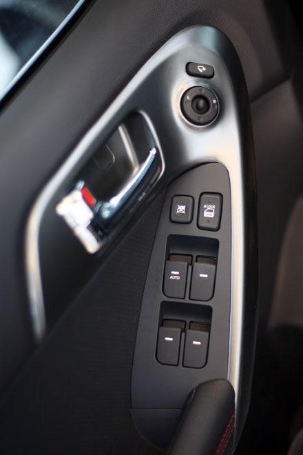 Trường Hải làm mới KIA Forte - 10 Các phím chức năng cùng bộ gương gập điện trên xe Forte AT