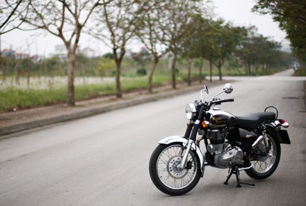 Hoài cổ với Royal Enfield Bullet 500 - 1 Hoài cổ với Royal Enfield Bullet 500