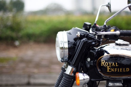 Hoài cổ với Royal Enfield Bullet 500 - 6 Phần đầu xe trông khá gồ ghề, nếu không muốn nói là cục mịch