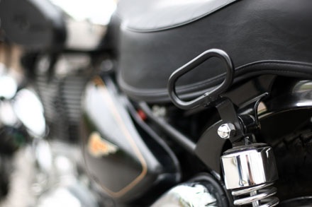 Hoài cổ với Royal Enfield Bullet 500 - 21 Móc tay dắt xe của RE Bullet 500