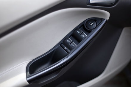 Ford Focus thế hệ mới tại Việt Nam có gì? - 15 Giá bán cho từng phiên bản của Ford Focus thế hệ mới tại Việt Nam như sau: